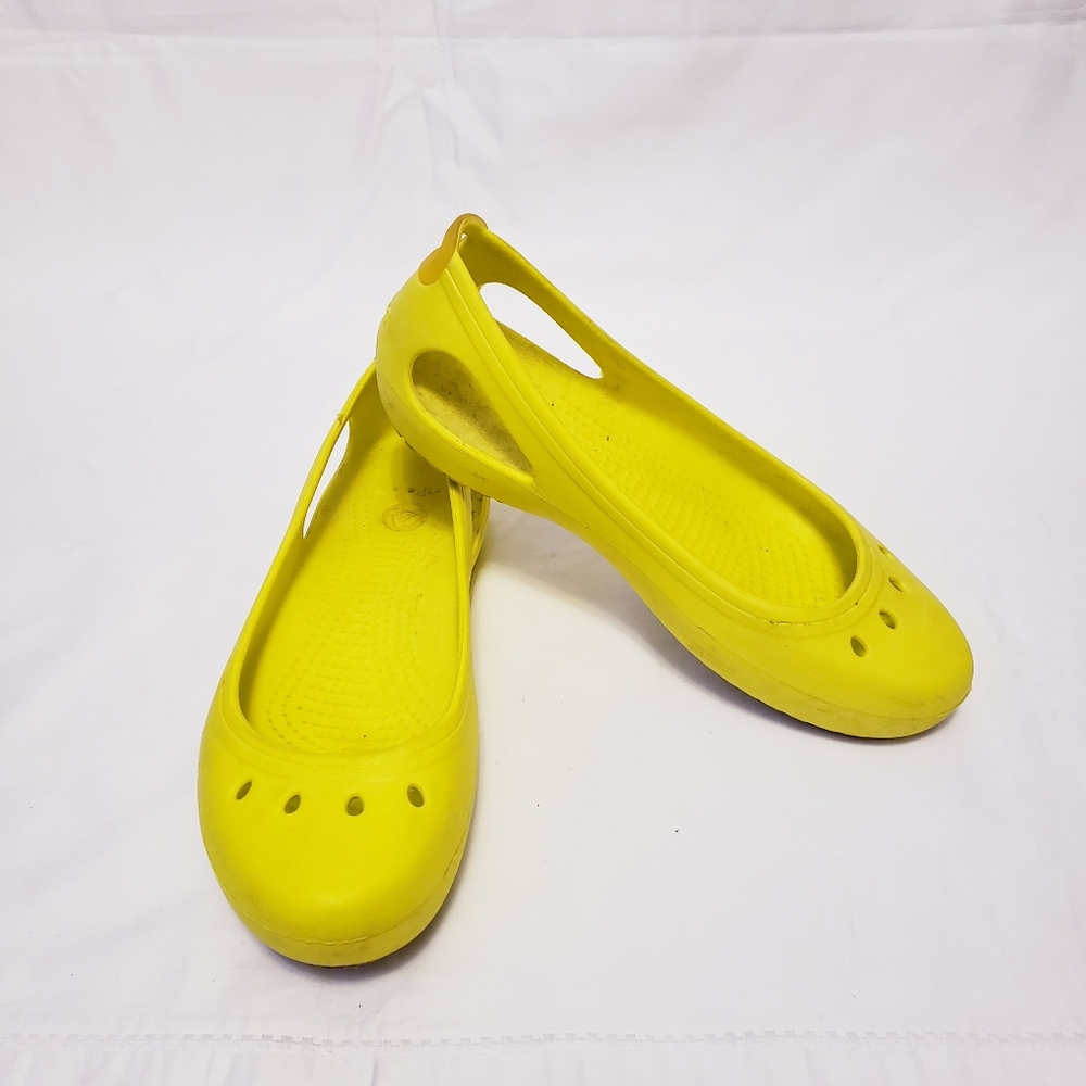 CROCS KADEE NEON YELLOW FLATS 8